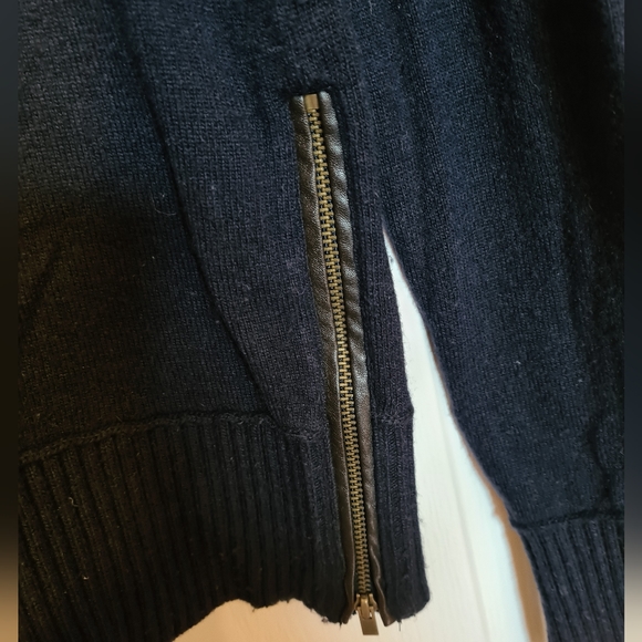 Club Monaco navy sweater - Picture 4 of 4
